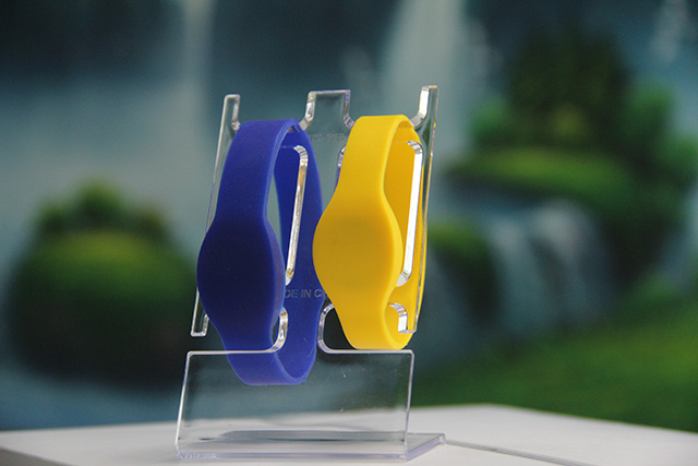 硅胶腕带RFID电子标签提升仓储与物流效率，，，，，，票务通行也更利便