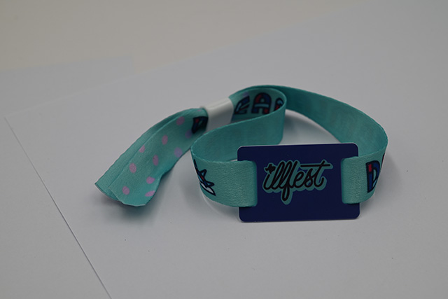 充电卡应不应该收费呢？？？？？