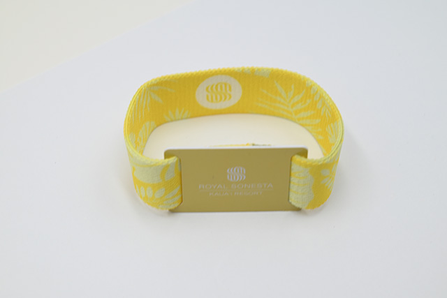 凸码的巨细可以是烫金或烫银，，，注重凸码不可笔直排列