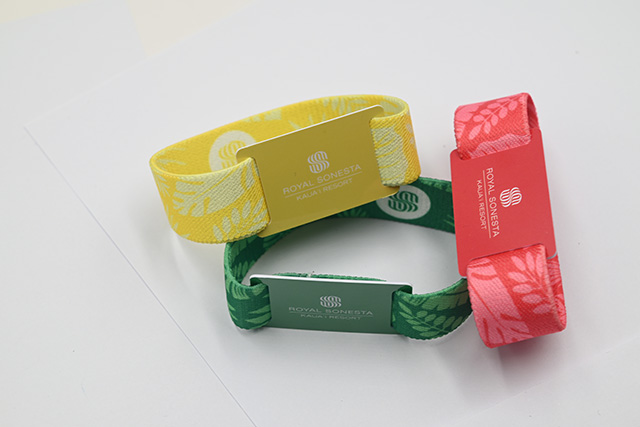 RFID手艺的应用规模很是普遍，，，，，，如电子停车收费治理等