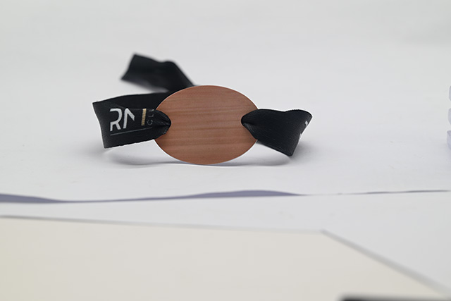 由于智能卡存储能力强，，，，可以存储电子现金等网络钱币