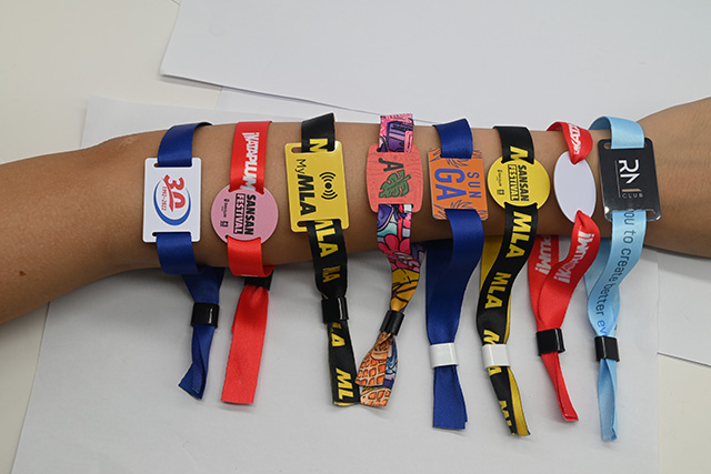 在制作只能卡片的时间都有哪些工艺手法呢